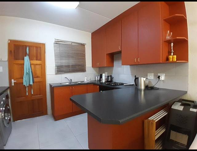 2 BEDROOM APARTMENT FOR SALE IN HEUWELSIG ESTATE